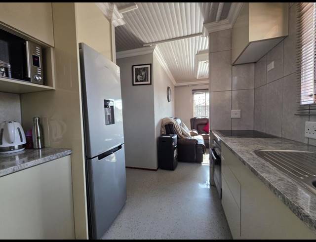 3 BEDROOM HOUSE FOR SALE IN THE ORCHARDS